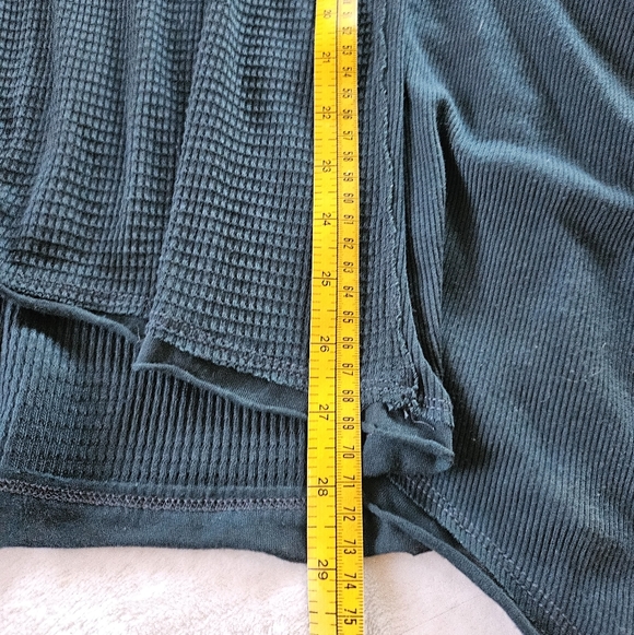 Free People V-Neck Thermal Waffle Knit Shirt Evergreen Green Boho Oversize Med - Picture 4 of 5